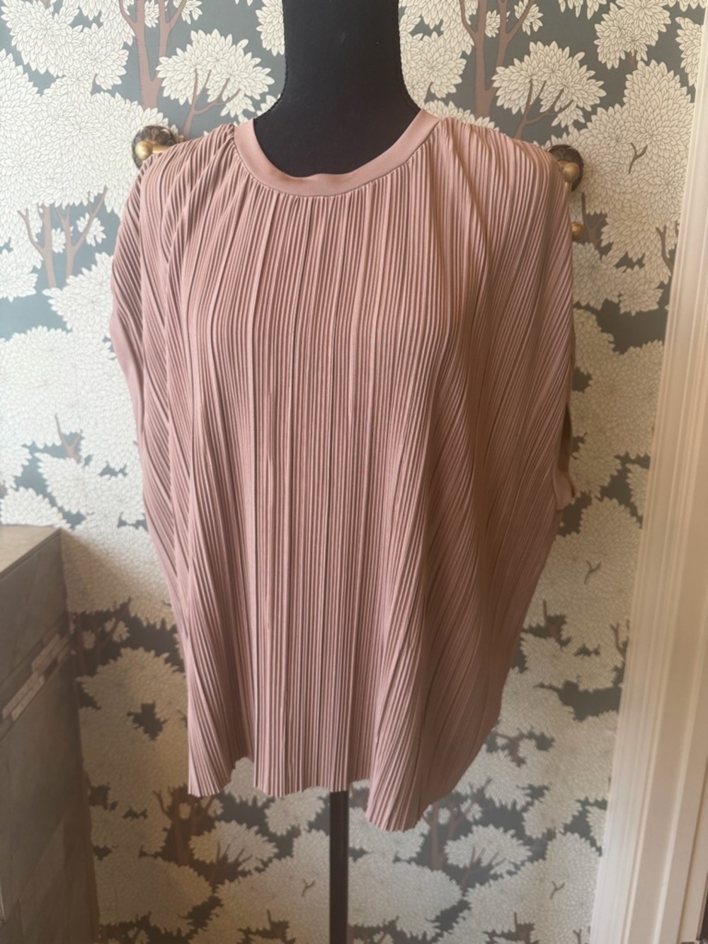 Evereve Mia Plisse Pleated Top in Taupe